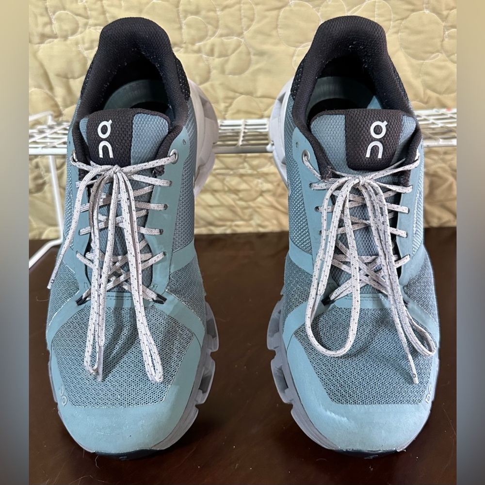 On Cloudflyer Sea/Glacier - women’s 8.5